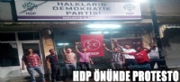 HDP ÖNÜNDE PROTESTO