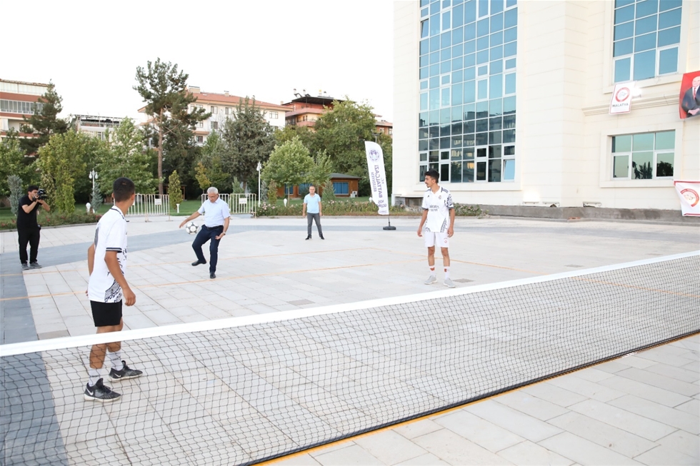 Battalgazi Belediyesi Tarafından Düzenlenen İlk Resmi Ayak Tenisi Turnuvası’nın Startı Verildi