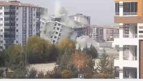 12 Katlı Bina    12  Saniyede   Yerle Bir Oldu....