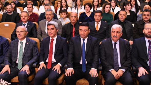 Vali Seddar  Yavuz;Atatürk'ün 'Muasır medeniyet seviyesinin üzerine çıkma' hedefinin ancak bilim, sanayi.