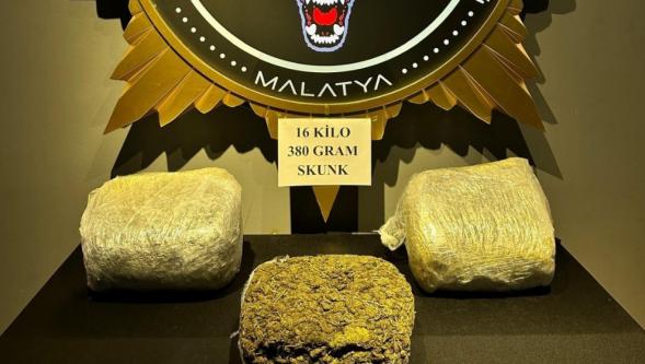 Malatya'da 16 kilo skunk ele geçirildi: 3 şahıs tutuklandı