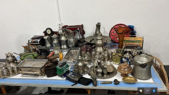 Malatya'da antika ve ikinci el eşyaların bulunduğu müzayedeye yoğun ilgi