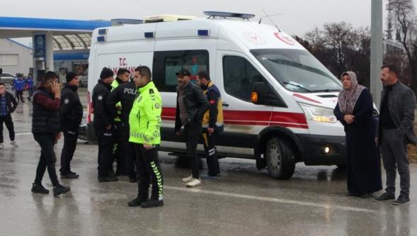 Malatya'da, Hafif Ticari Araç ile Otomobilin Çarpıştığı Kazada 6 kişi Yaralandı