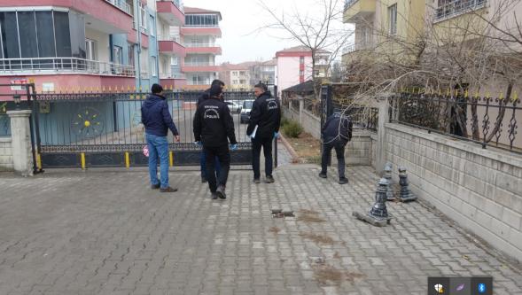 Tartıştığı kişiyi silahla başından vurdu