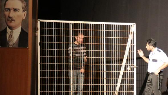 Umutlar Solmasın' adlı tek perdelik oyun, Malatya Kongre Kültür Merkezi'nde Sahnelendi.