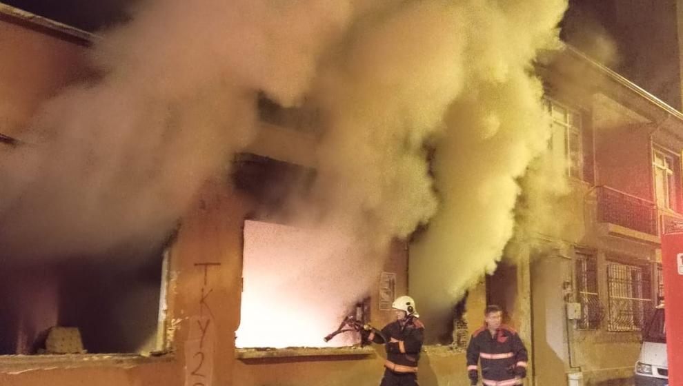 Malatya'da metruk binada korkutan yangın