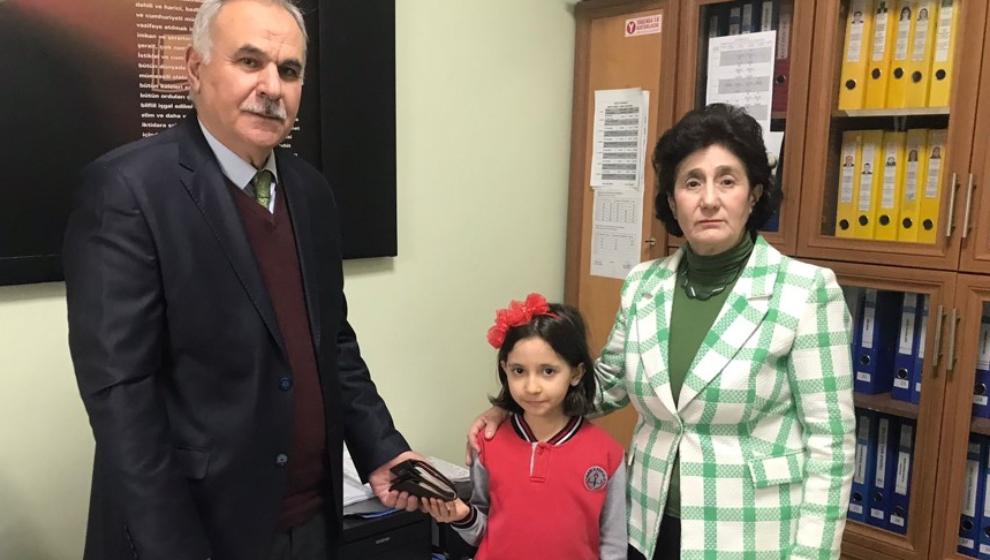 Doğru Olanı yaparak Cüzdanı Sahibine Teslim Ettim.
