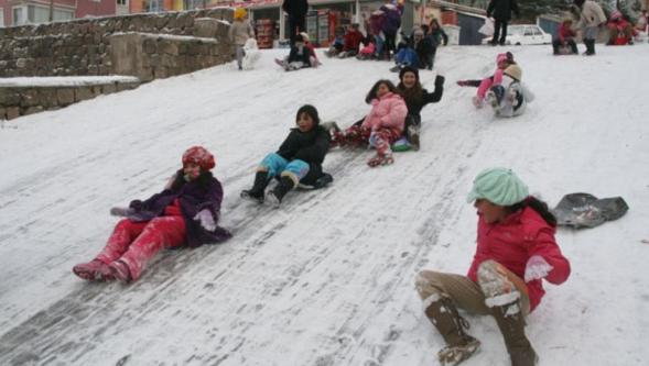 Okullar Yarin ( cuma ) Günü  Tatil