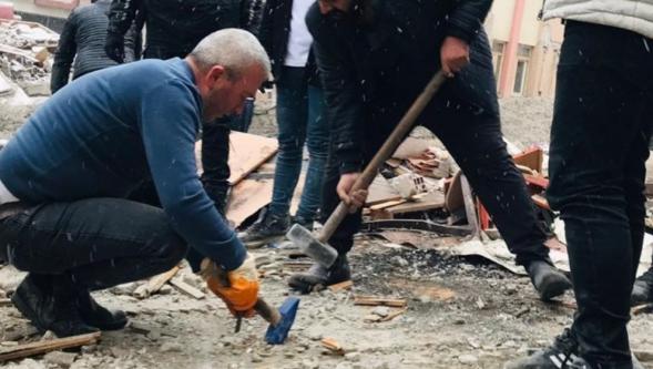 Bina saniyeler içerisinde yıkıldı..!