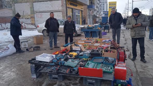 Bit Pazarı Esnafı  Düzenli Bir Pazaryeri Oluşturulmasını Talep Ediyor.