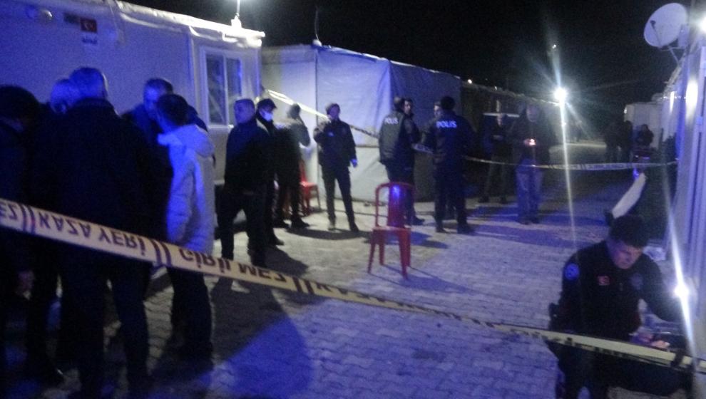 Bıçaklı Saldırıya Uğrayan Polis Memuru Yaralandı..
