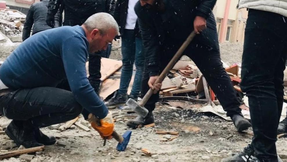 Bina saniyeler içerisinde yıkıldı..!