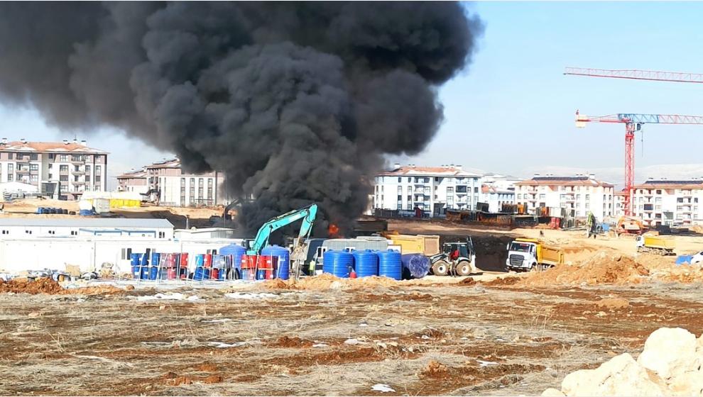 İnşaat şantiyesinde çıkan yangın korkuttu