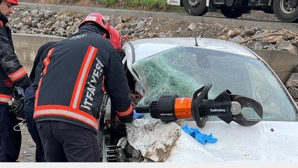 Kontrolden Çıktı  2 Araca Çarparak Durabildi: 3 Yaralı