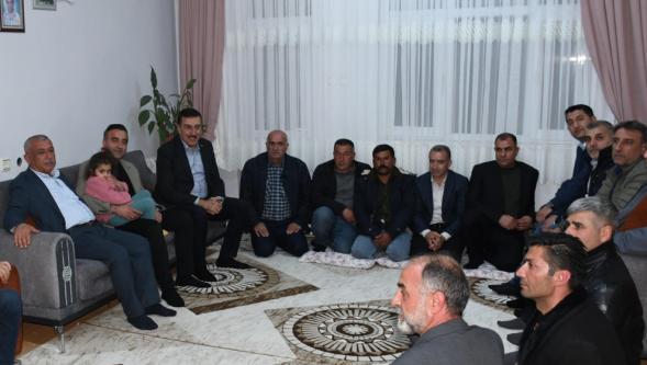 M.v.Tüfenkci ile Başkan Ulutaş, Akçadağ Kozluca Mahalle Muhtarı Vedat Akgün ün Misafiri Oldular.