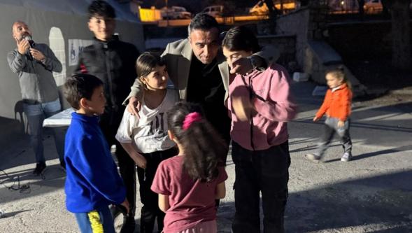 Ulutaş, Depremzedelerle Birlikte Orucunu Açarken, Sorunlarını Dinledi