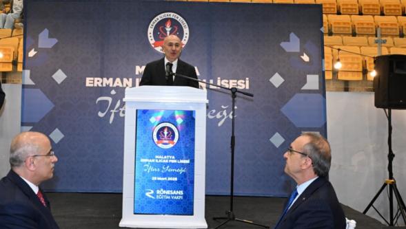 Vali Yavuz, Rönesans Eğitim Vakfı İftar Programına Katıldı