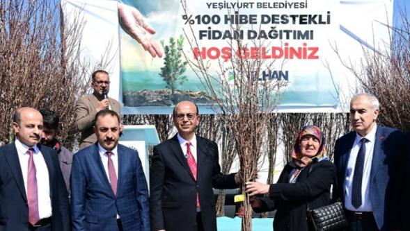 Yeşilyurt Belediyesi'nden Çiftçilere 44 Bin Meyve Fidanı Desteği..