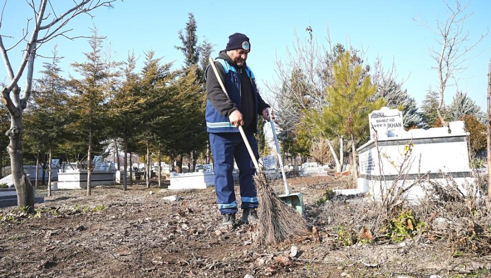 Battalgazi Belediyesi'nden mezarlıklarda temizlik seferberliği