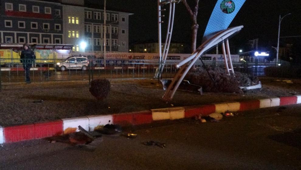 İstasyon  Kavşağında Kaza  1 Kişi Öldü 1 Kişi Yaralandı.