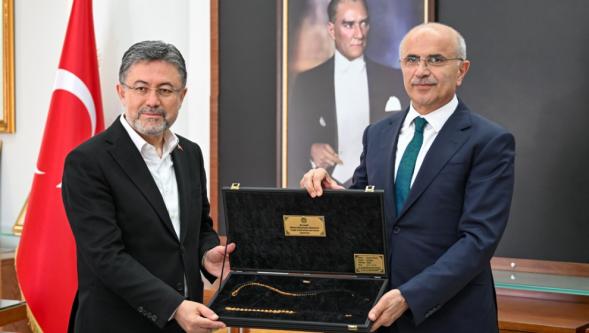 Bakan Yumaklı'dan Malatya Büyükşehir Belediyesi'ne Ziyaret
