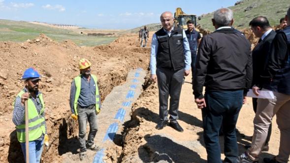 Başkan Er,  Altay Kışlası'ndaki İş Yerlerinin Yapımını Yerinde İnceleyen..