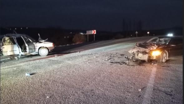 Doğanşehir'de İki Otomobil Çarpıştı: 1 Ölü, 3 Yaralı