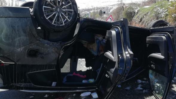 Kontrolden Çıkararak Menfeze Çarpan Otomobil  Takla Attı.
