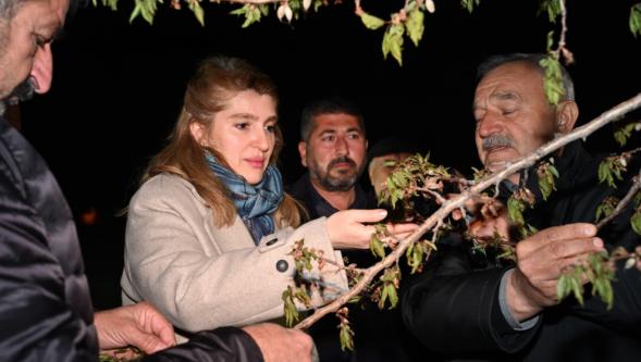 Ölmeztoprak, "Toprağın Altında Kalan Çileklerin Yandığını Tespit Ettik.