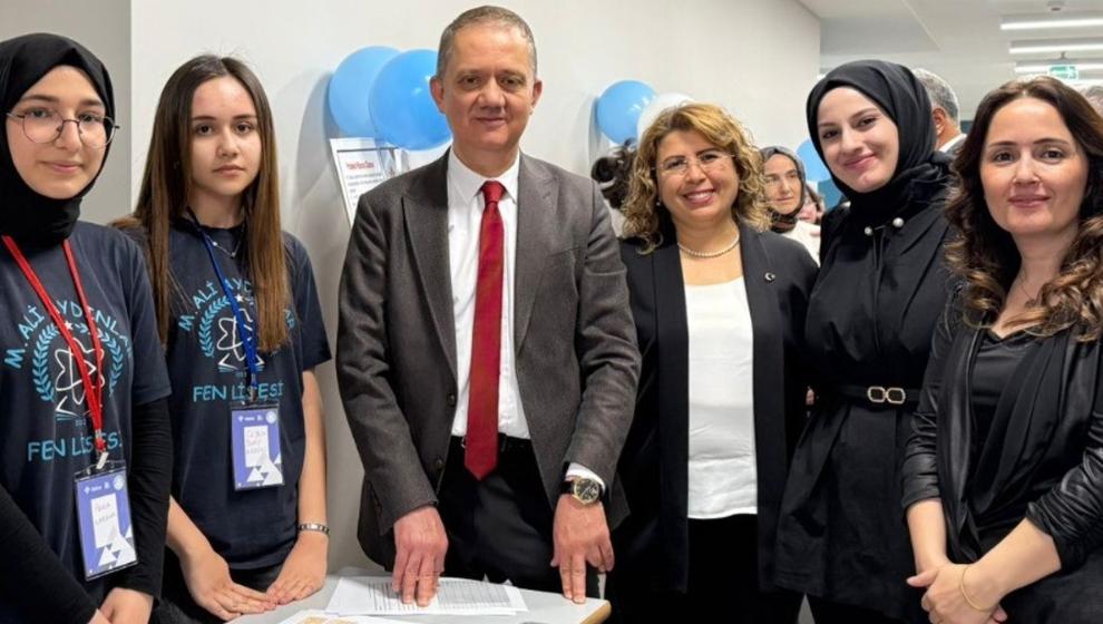 Mehmet Ali Aydınlar Fen Lisesi'nde Bilim Fuarı Düzenlendi..
