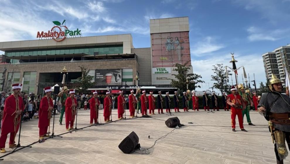 Mehteran Birliği'nden Malatyapark' da   Coşkulu Konser