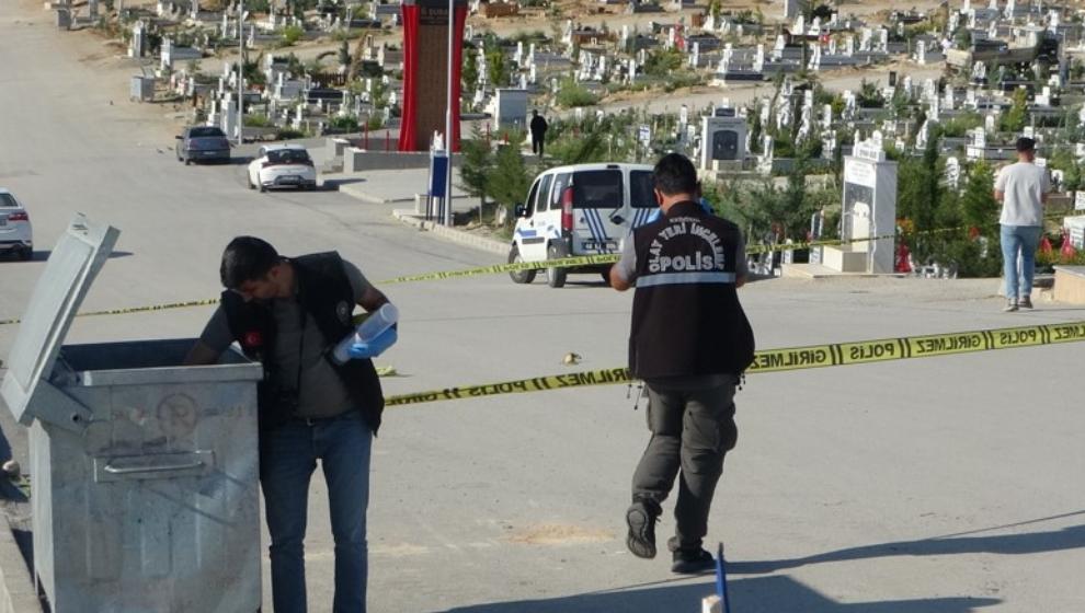 Şehir  Mezarlıgında   Silahlı ve Bıçaklı Kavga: 1 ölü, 2 Yaralı