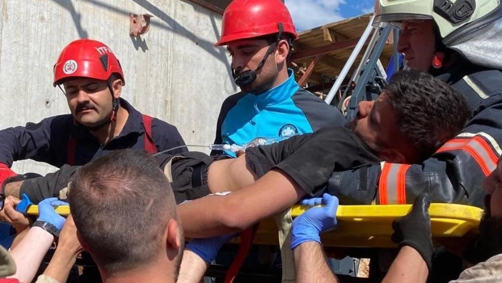 Vinçt  Operatörü  itfaiye Erleri Tarafından indirilerek Hastaneye Kaldırıldı