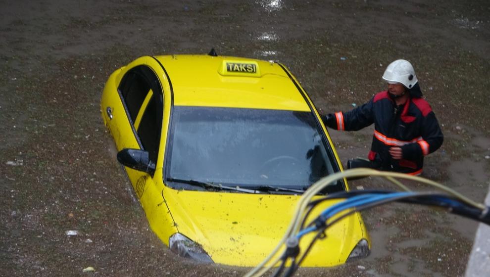 Yollar Yine  Göle Döndü