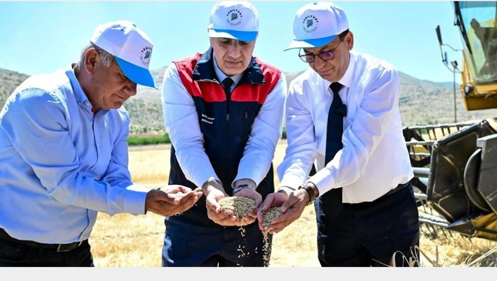 Başkan Geçit  ;Çifiçilerimize  Ücretsiz Arpa Desteği  Sürdürmeye  Devam Edeceğiz .