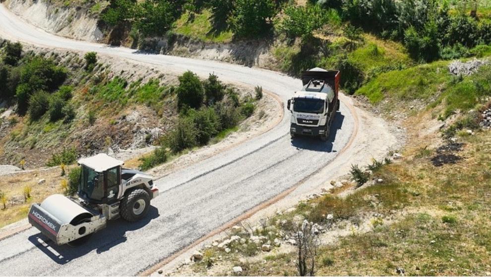 Büyükşehir Belediyesi Bağköy Mahallesi’nin Yolunu Güvenli Hale Getirdi.