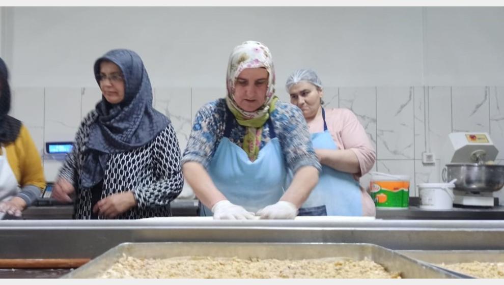 Kadın Eliyle Bayram Baklavası  Hazır.