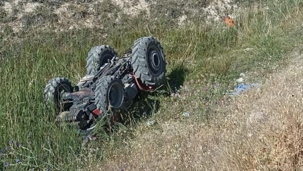 Traktör Şarampole Yuvarlandı: 1 ölü