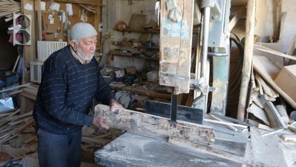 84 Yaşında, 73 Yıldır Ağaçlara Şekil Veriyor