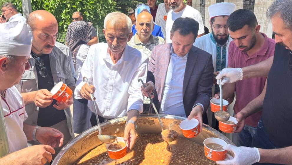 Arapgir'de  Cuma  Namazından Sonra Aşure  İkram Edildi.