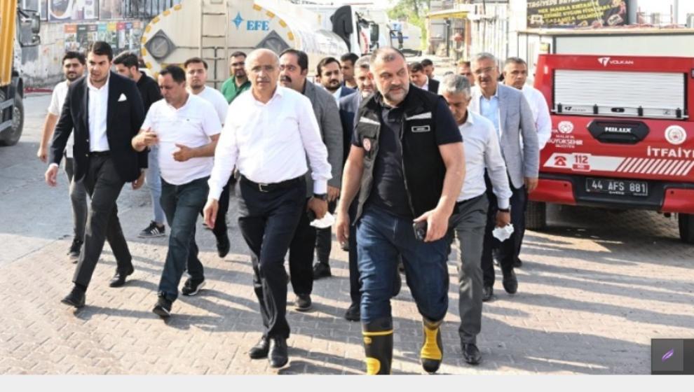Başkan Sami  Er ; Yangın  Çıkan İş Yerinde İncelmelerde  Bulundu.