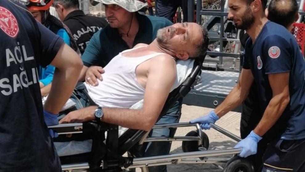 Kule Vinçte Fenalaşan Operatörü İtfaiye Kurtardı