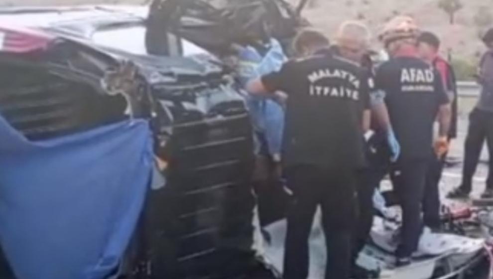 Akçadağ  Bayramuşağı    Mevkide Feci  Kaza  4 ölü  2  yaralı
