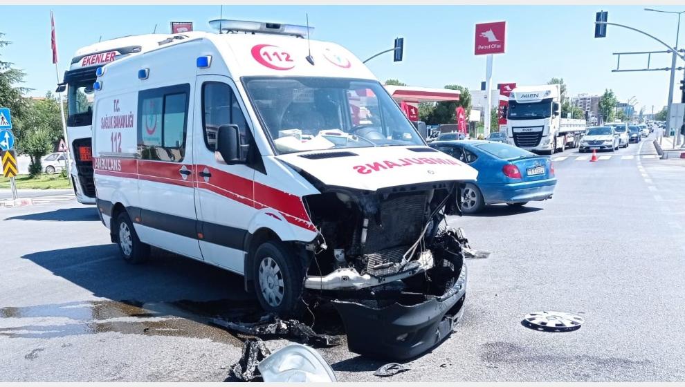 Ambulans Kaza Yaptı..