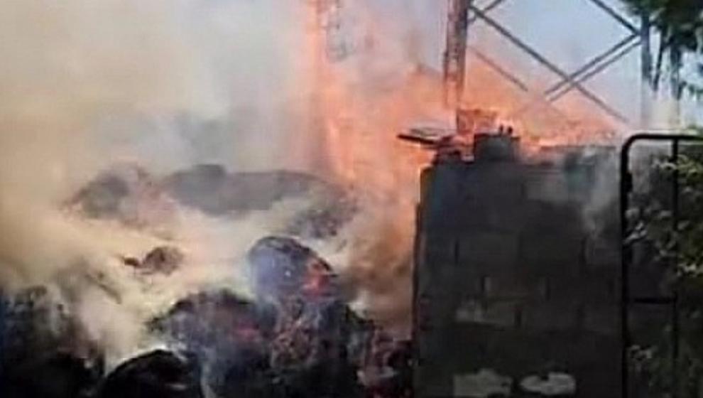 Elektrik Kabloları Odunlukta Yangına Neden Oldu