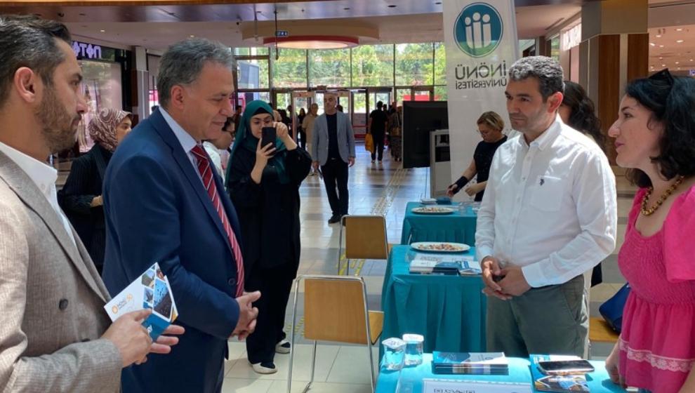 İnönü Üniversitesi i MalatyaPark AVM’de  Tanıtım Yapıyor.