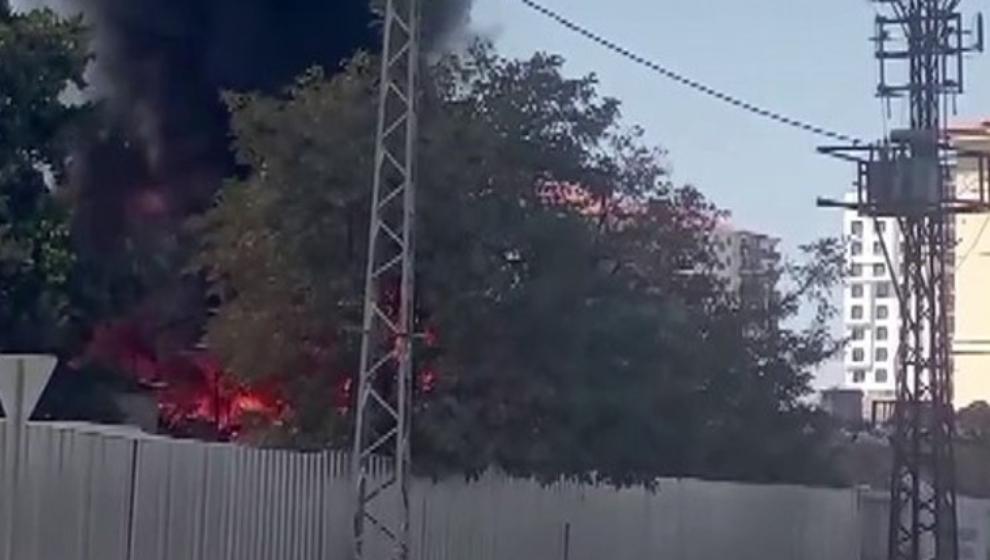 Şantiyenin Deposu  Yandı..