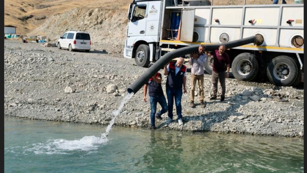 1 Milyon 73 Bin Yavru Sazan Bırakıldı.
