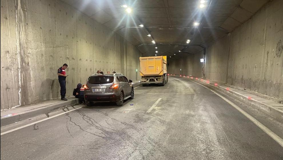 Aynı Yolda İlerleyen Otomobil Ve Kamyon Kazası: 2 yaralı