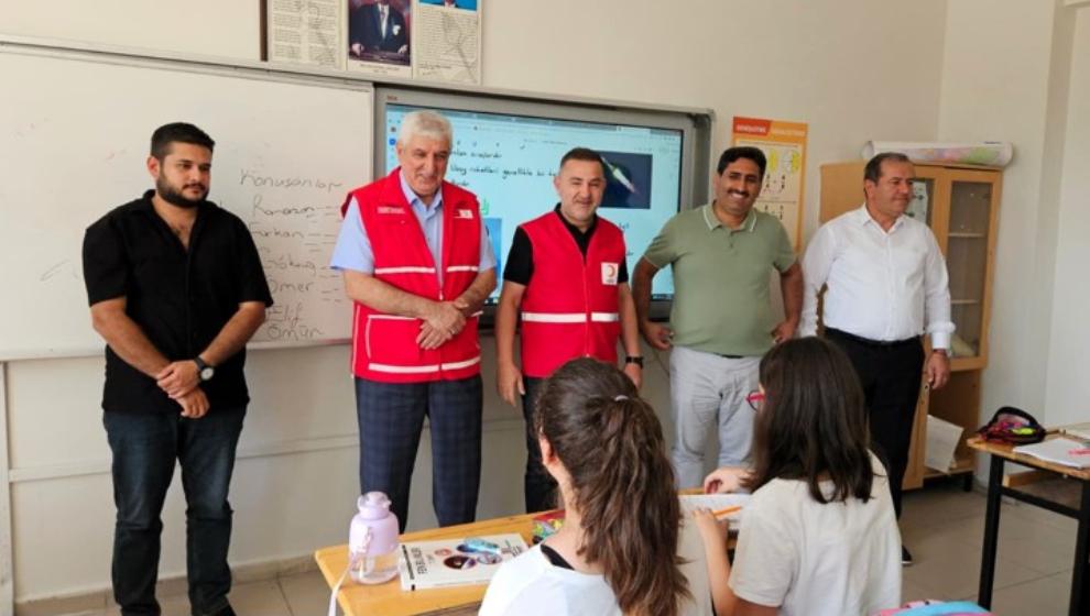 Kızılay Gönüllüleri, Öğrencilerin Yeni Eğitim Yılı Coşkusuna Katıldı..